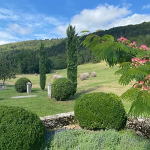 https://clos-de-mont-july-chambre-xviiie-avec-vue-et-terrasse.hotels-rhonealpes.com